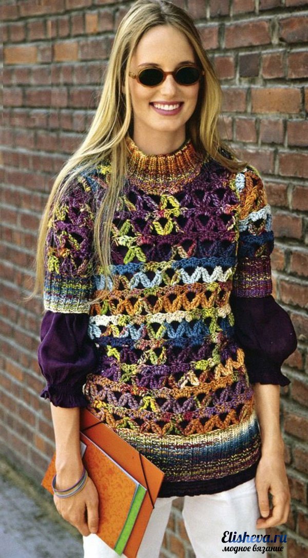 Меланжевый пуловер вязаный спицами и крючком